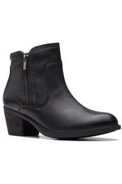 Clarks Boots Neva Zip in Black Leather