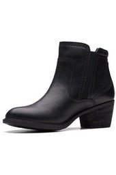 Clarks Boots Neva Zip in Black Leather