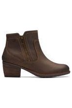 Clarks Boots Neva Zip in Taupe Leather