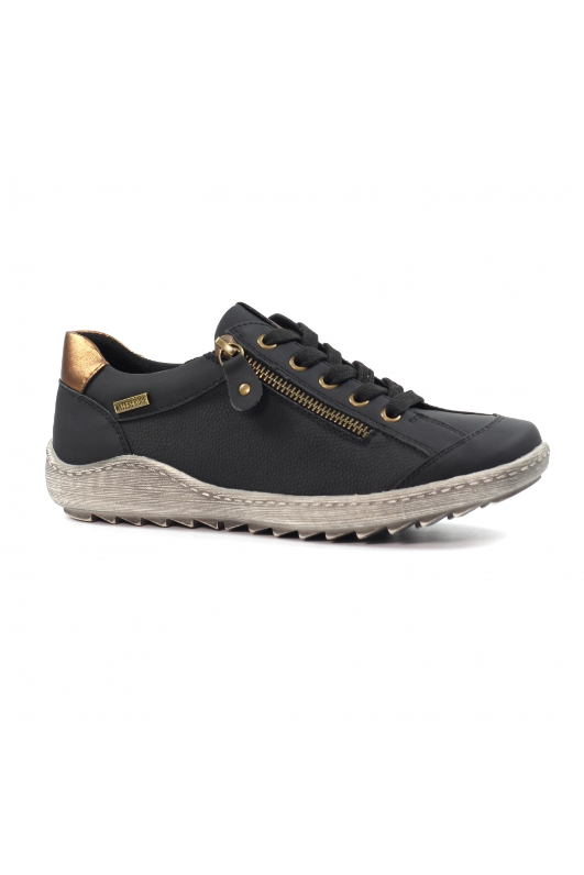Lunar Sloan waterproof trainer in Black DLB082