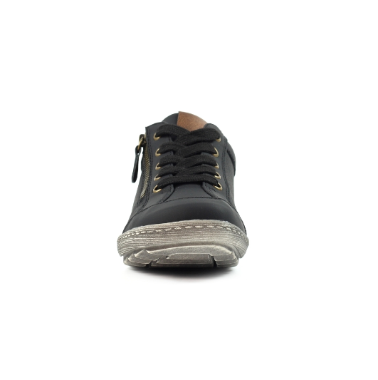 Lunar Sloan waterproof trainer in Black DLB082