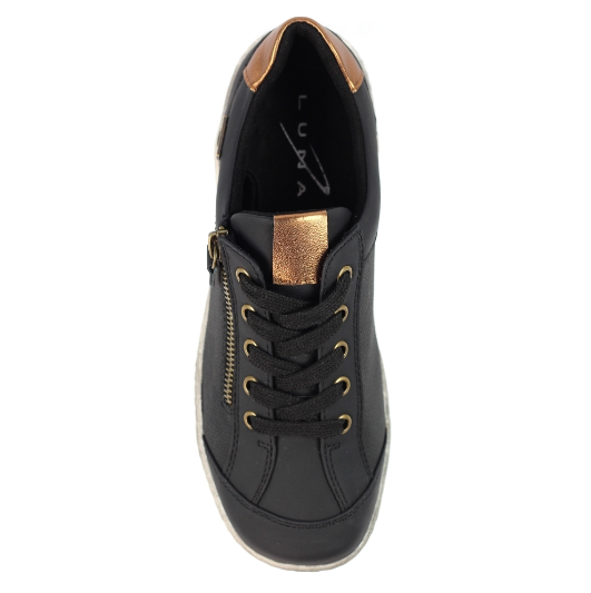 Lunar Sloan waterproof trainer in Black DLB082