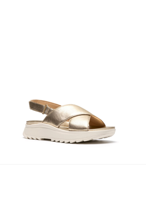 Clarks DashLite Wish in Gold leather