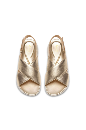 Clarks DashLite Wish in Gold leather
