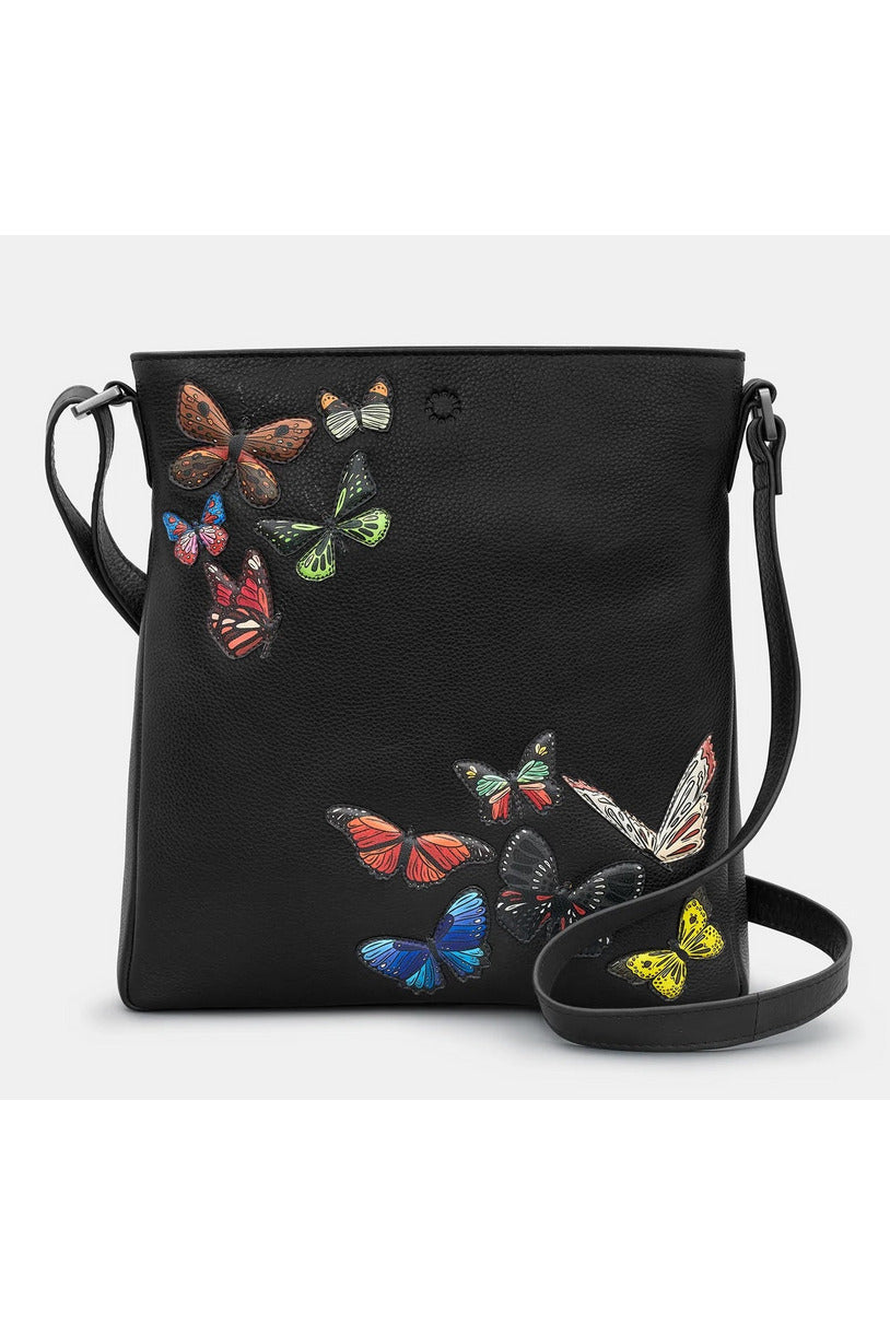 Czarna torebka na ramię Yoshi Amongst Butterflies