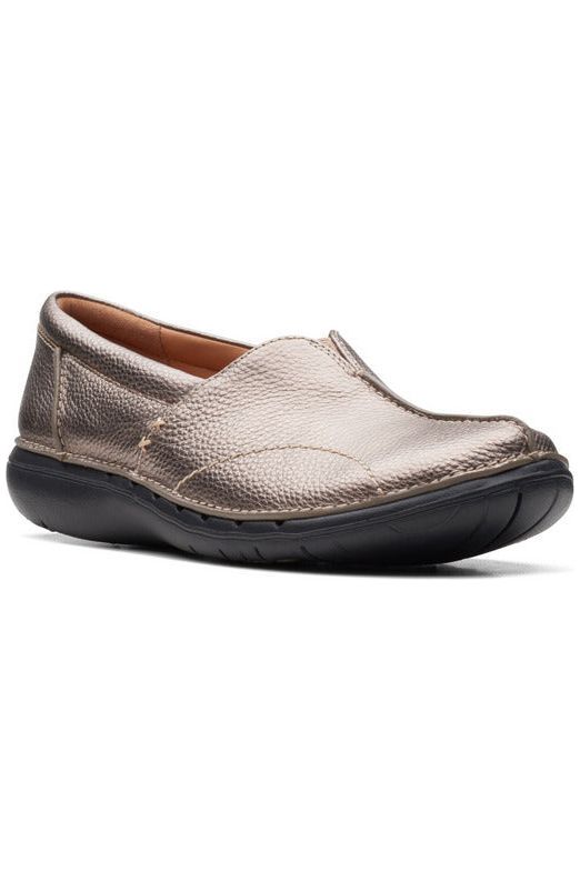 Clarks Un Loop Stride in Pebble Metalic